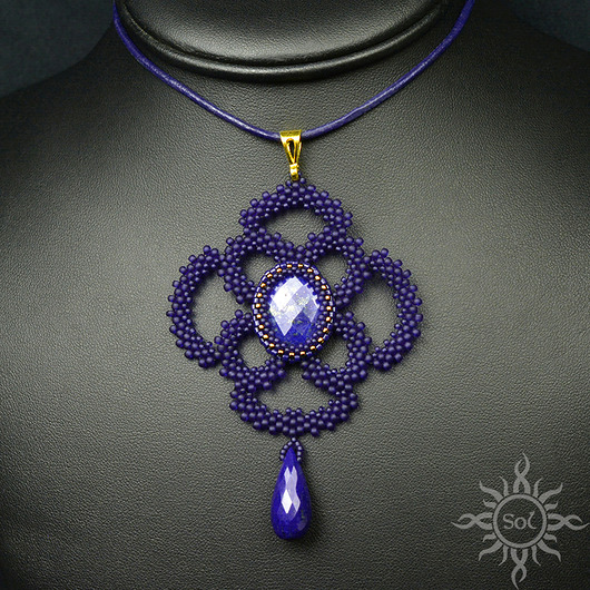 wisiory Safaia, ażurowy wisior z lapis lazuli, beading