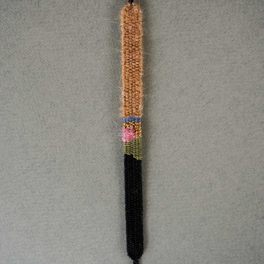 bransoletki na sznurku Wąska bransoletka ręcznie robiona na krośnie, wiązana na supełek