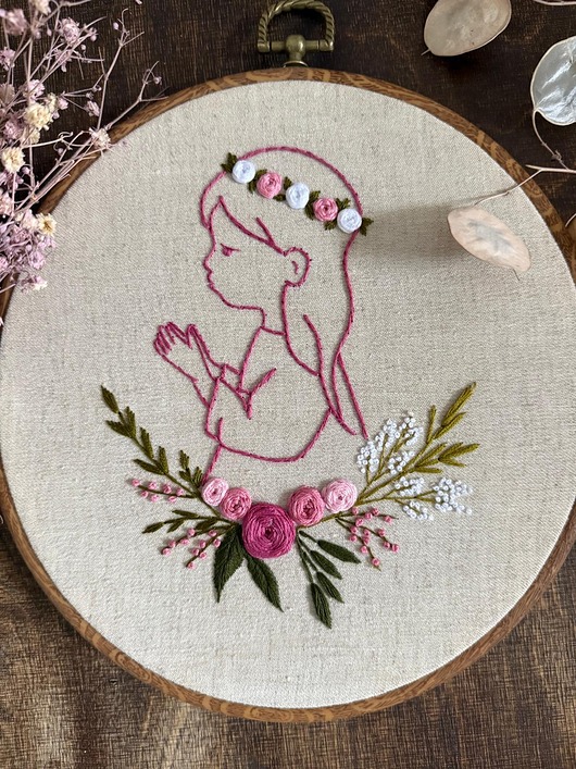 komunia - pozostałe Ręcznie haftowana pamiątka pierwszej Komunii Świętej dla dziewczynki