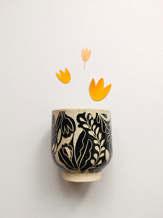 kubki Czarka czarna rośliny sgraffito