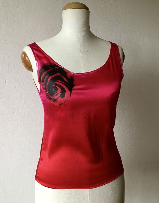 topy damskie Jedwabny top CZARNA RÓŻA