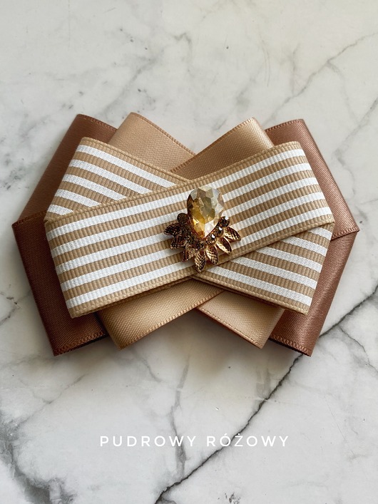 broszki Brosza z delikatnym szampańskim kryształkiem