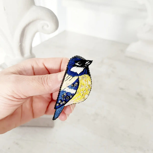 broszki Broszka SIKORKA 5 ręcznie haftowana przypinka polskie ptaki