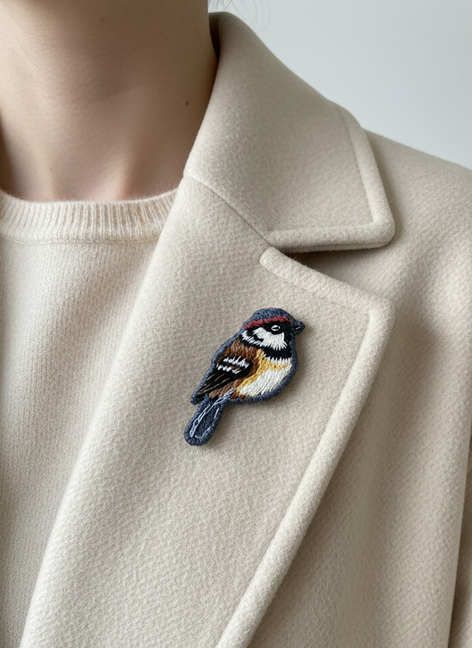 broszki Ptak - ręcznie haftowana broszka