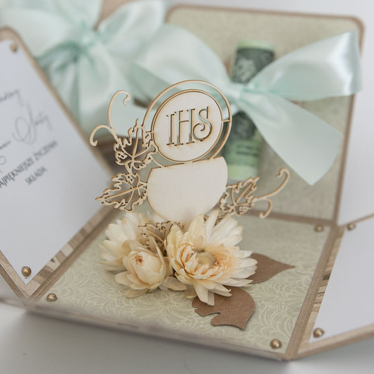 kartki na komunię Pamiątka Pierwszej Komunii exploding box kartka 3d