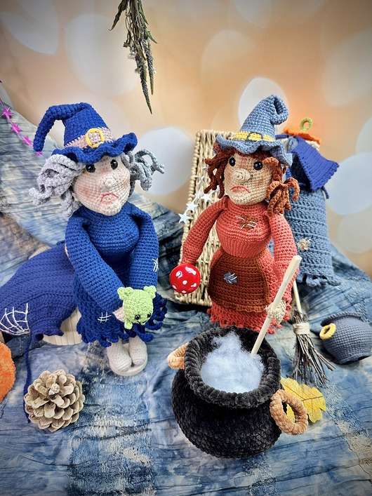 lalki Czarownica z miotłą i kociołkiem