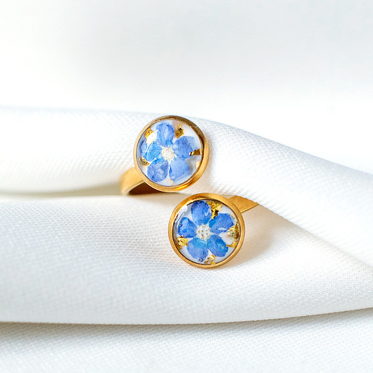 pierścionek z żywicy Pierścionek z niezapominajkami