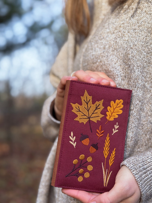 portfele damskie Haftowany portfel - jesień