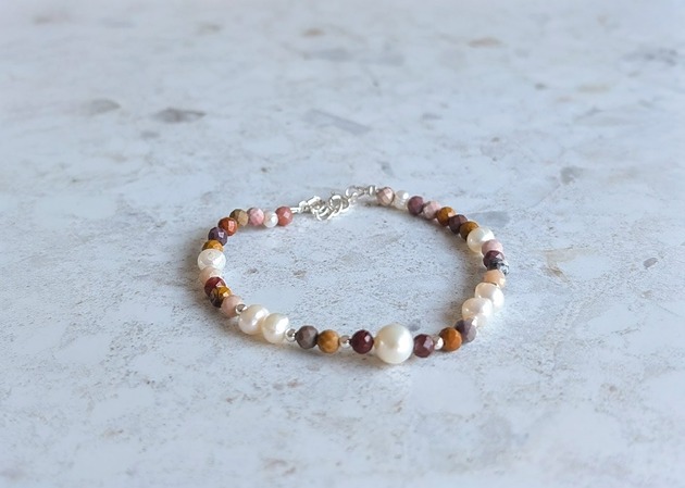 bransoletki z kamieni naturalnych Królewska bransoletka z perłami Renesans