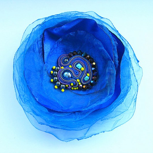 Saphire - broszka z sutaszem PiLLow Design