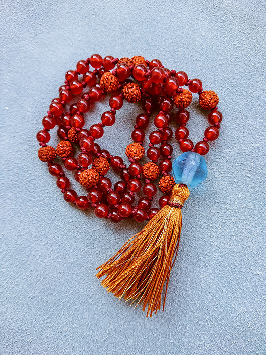 BALI MALA /// naszyjnik z karneolu i rudrakszy NOMAD ACCESSORIES