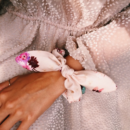 gumki do włosów Cherry Blossom Bunny Scrunchie  gumka do włosów