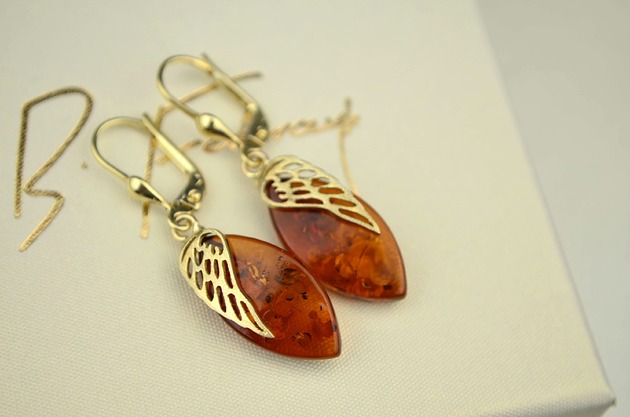 kolczyki złote Złote wiszące kolczyki z koniakowym bursztynem pr. 585