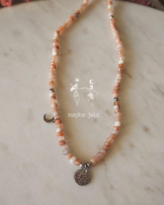 chokery Naszyjnik z młotkowaną monetą