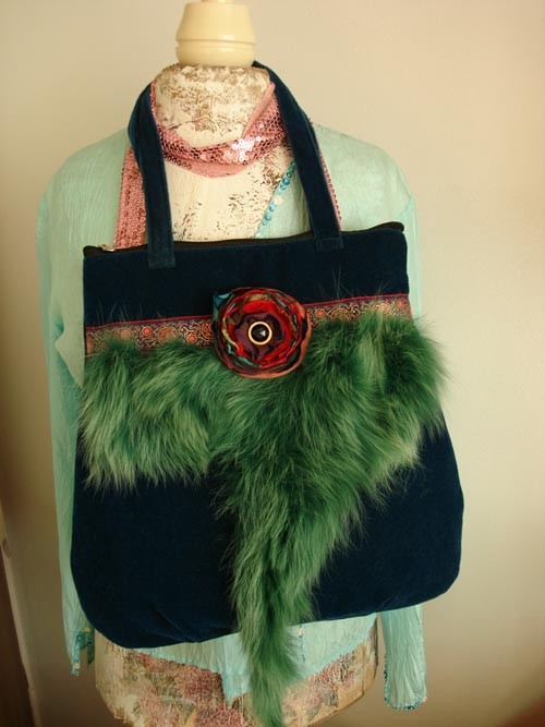 torebka Fur with Brooch AvA