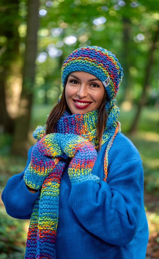 czapki damskie Czapka MERINO 50% ,,Tęcza błękit NEVERLAND