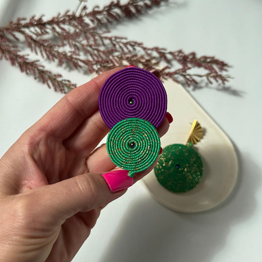 kolczyki soutache Asymetryczne kolczyki fiolet i zieleń ze złotem