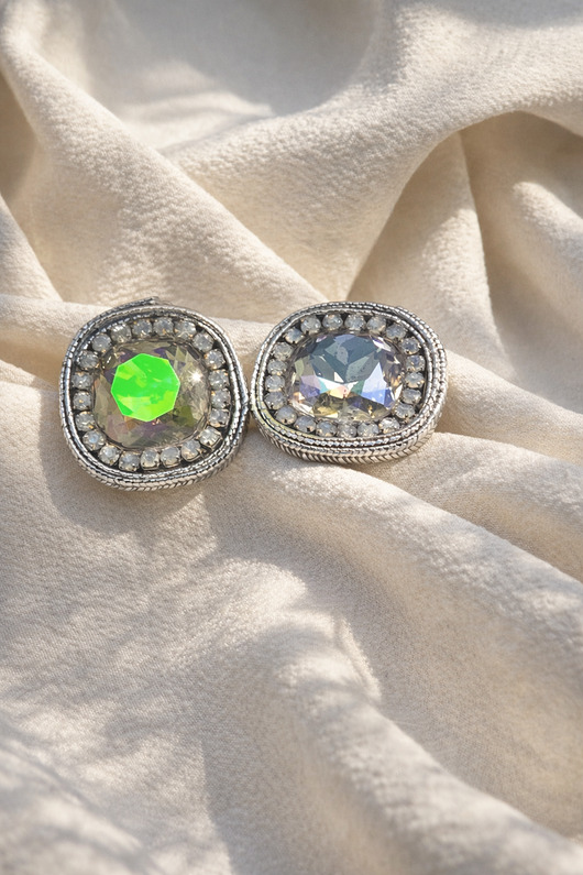 kolczyki soutache Kolczyki z opalizującym kryształem sztyfty sutasz