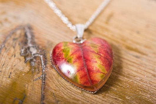 Naszyjnik z żywicy w kształcie serca So Jewelry