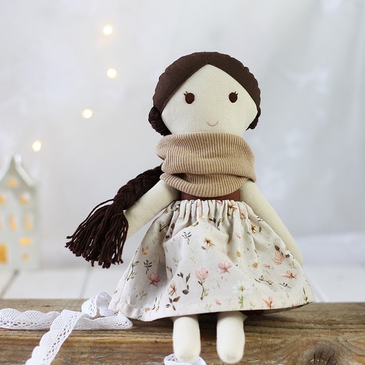 lalki Lala brązowa w spódniczce w kwiatki