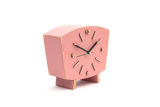 Pastelowy różowy zegarek Sixty Clock Wood Studio