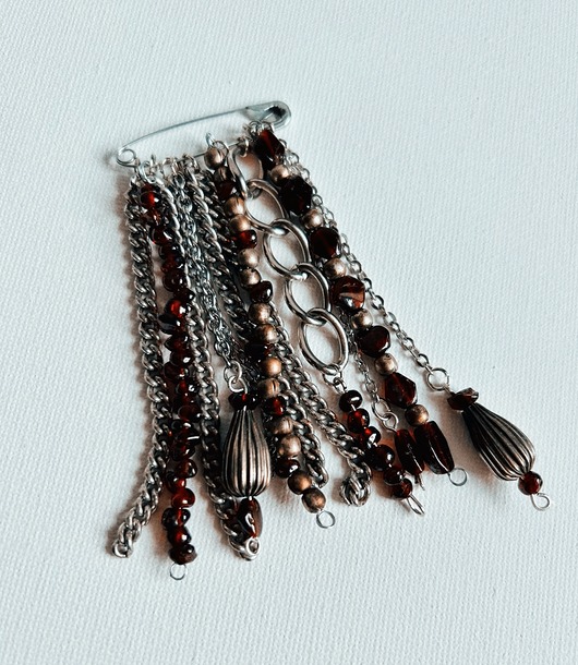 broszki Broszka na agrafce Ruby  Agrafka Studio