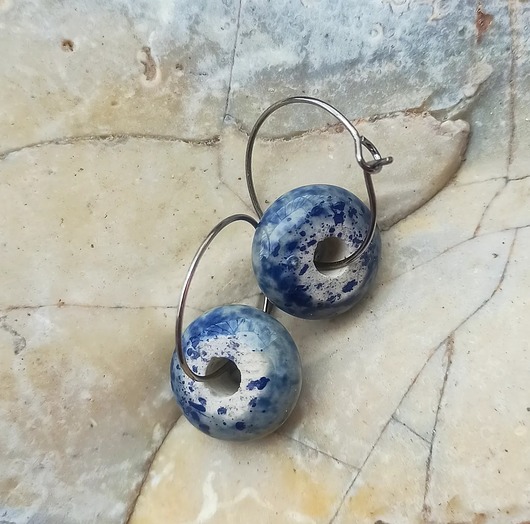 kolczyki ceramiczne Kolczyki z ceramicznymi koralikami