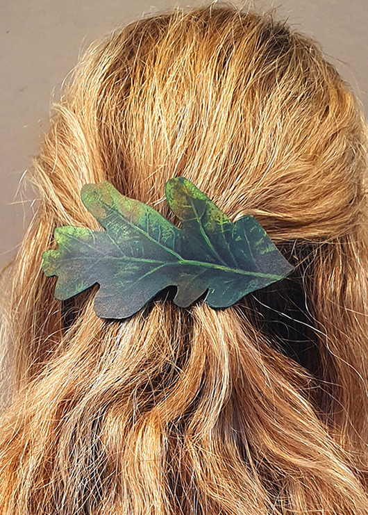 spinki i klamry do włosów Skórzana spinka ,liść dębu na spince automatycznej