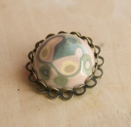 Broszka z oryginalnym ceramicznym oczkiem. imkadesign