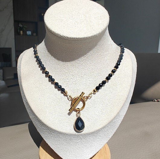 wisiory Długi naszyjnik ochronny, czarny turmalin