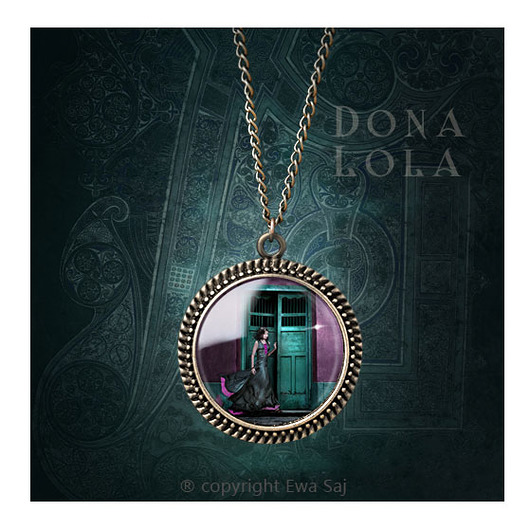 wisiory Dona Lola, romantyczny medalion