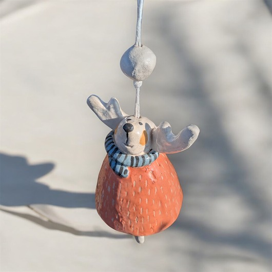 dekoracje świąteczne Rudy renifer -dzwonek ceramiczny