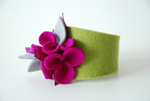 Bransoletka filcowa - Zielona w Kwiatki Green Sheep