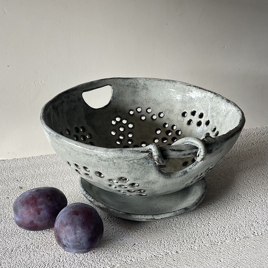 miski i misy Wyjątkowy ceramiczny durszlak z podstawką