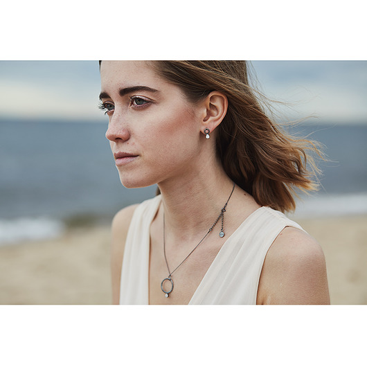 Grafitowe małe kolczyki srebrne kółka - GLORIA KOS jewellery