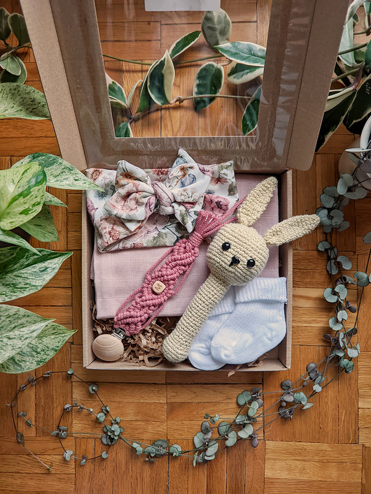 niemowlak - inne Grzechotka amigurumi króliczek - zestaw prezentowy noworodka