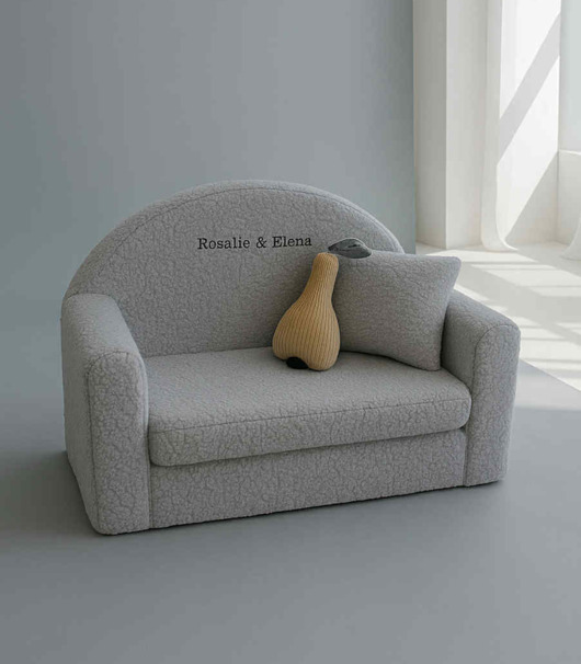 meble do pokoju dziecka Futrzana rozkładana mini sofa z imieniem szara