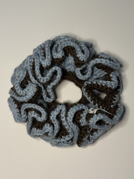 gumki do włosów Brown & blue crochet scrunchie.