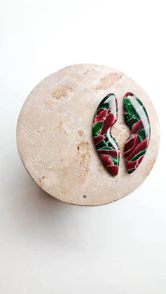 kolczyki z masy plastycznej Czerwono zielone geometryczne kolczyki sztyfty