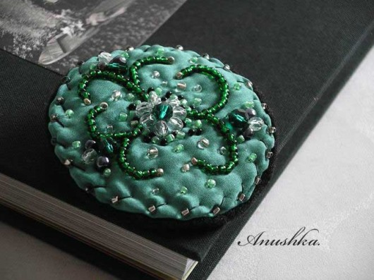 Embroidered brooch_Emerald ANUSHKA
