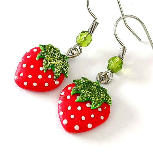 kolczyki z masy plastycznej Małe kolczyki truskawki