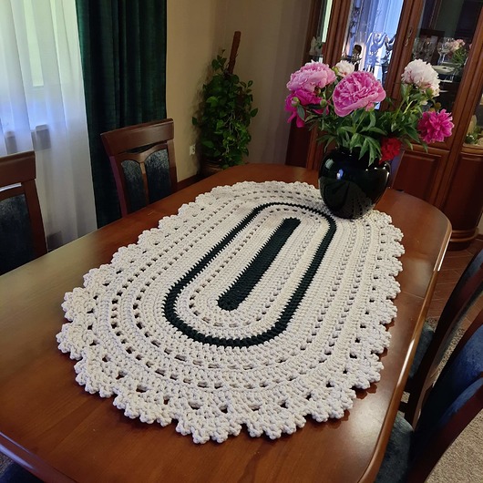 obrusy i serwetki Bieżnik szydełkowy owalny 80cmx120cm
