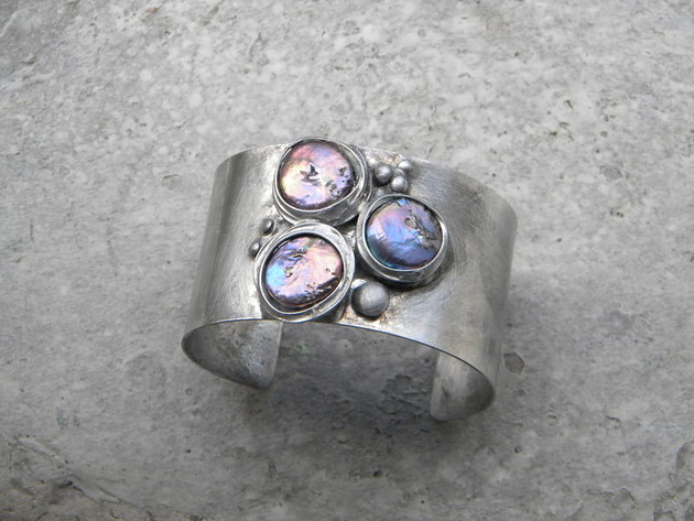 bransoletki wire wrapping Fioletowe perły    - BRANSOLETA MANKIET - CUFF