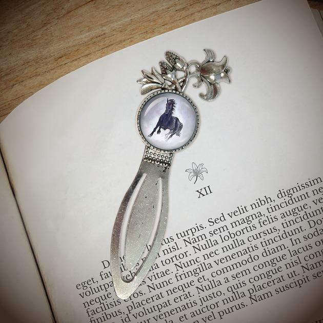 zakładki do książek Zakładka do książki - Czarny koń - lilia