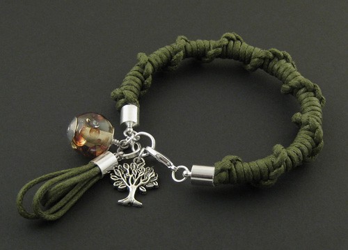khaki maghia