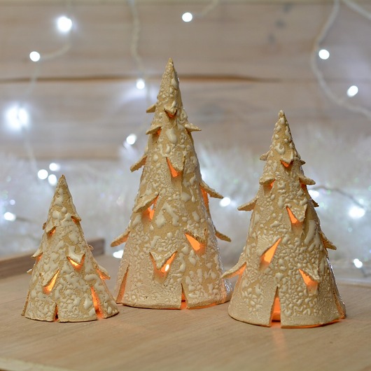 dekoracje świąteczne Zestaw świąteczny choinki ceramiczne