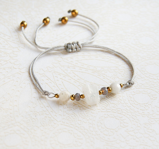 bransoletki z kamieni naturalnych Amulet - kobieca energia - kamień księżycowy