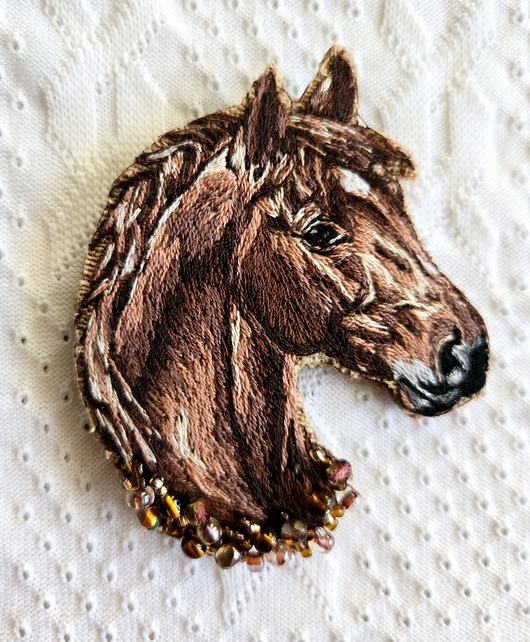 broszki Ręcznie wyszywana broszka Koń