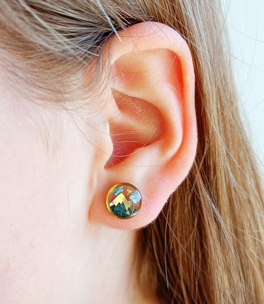 kolczyki z żywicy Wyjątkowe kolczyki sztyfty KWIECISTE GÓRY w żywicy