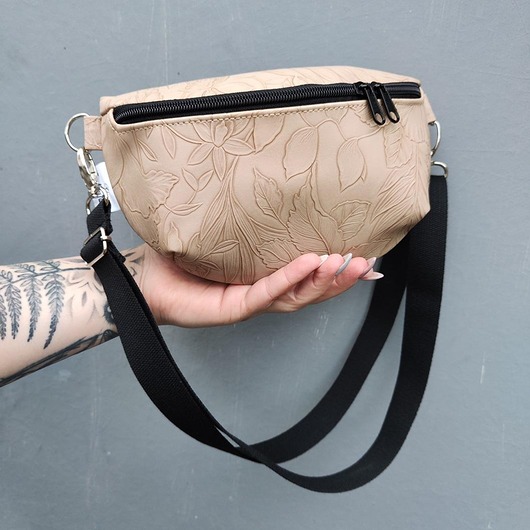 saszetka nerka Nerka półksiężyc tłoczona